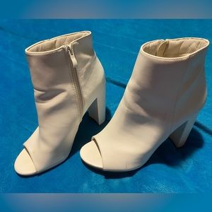 Peekaboos sz 7.5  worn 1 x. For prom.